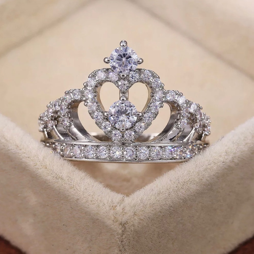 ✨Crown Ring✨ - Picture 6 of 8